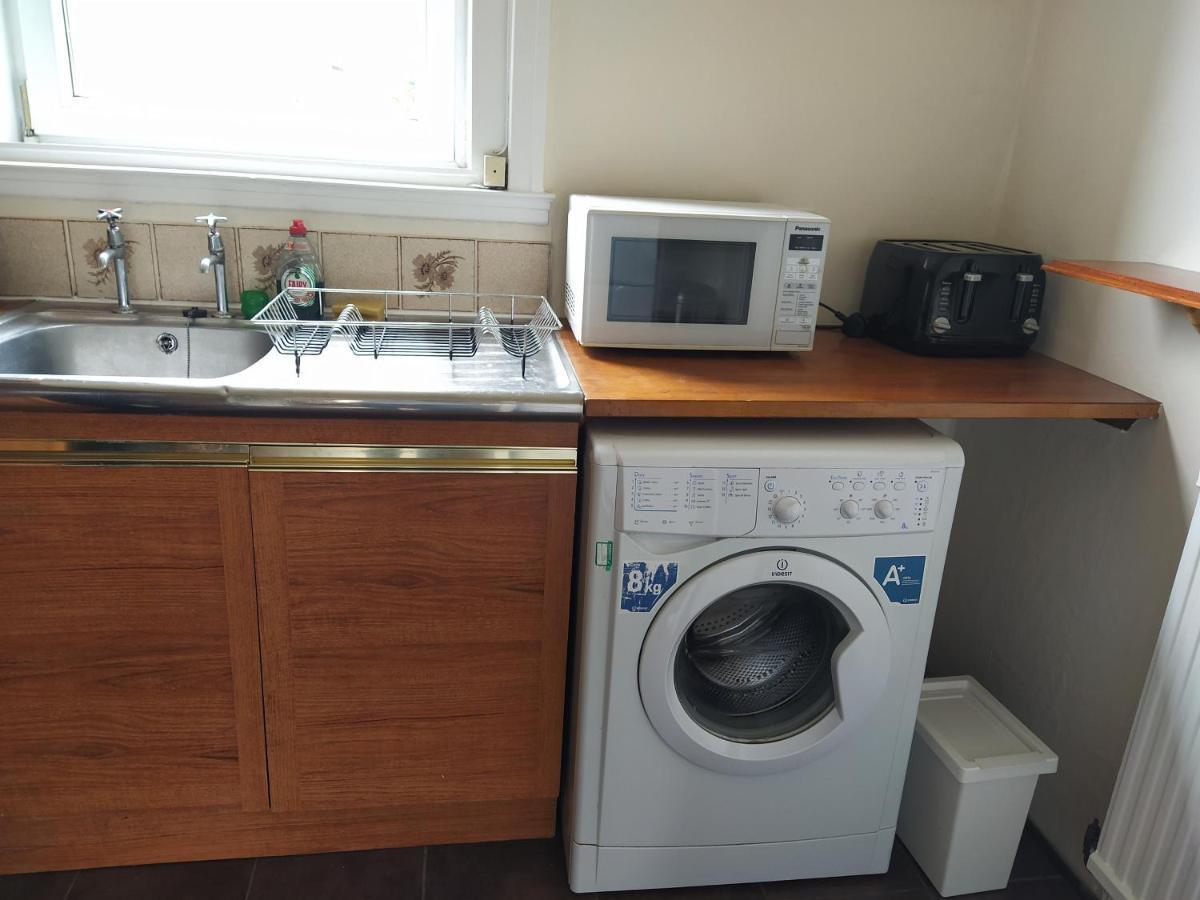 Appartement Self Catering 2 Bedroom Flat, Frequent Buses, 1-minute Walk To Bus Stop, 20 Minutes To City Center