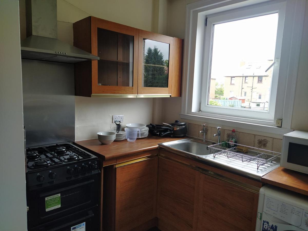 Self Catering 2 Bedroom Flat, Frequent Buses, 1-minute Walk To Bus Stop, 20 Minutes To City Center Appartement *
