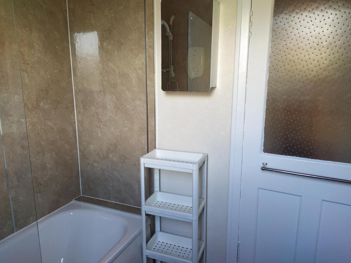 Appartement Self Catering 2 Bedroom Flat, Frequent Buses, 1-minute Walk To Bus Stop, 20 Minutes To City Center Édimbourg