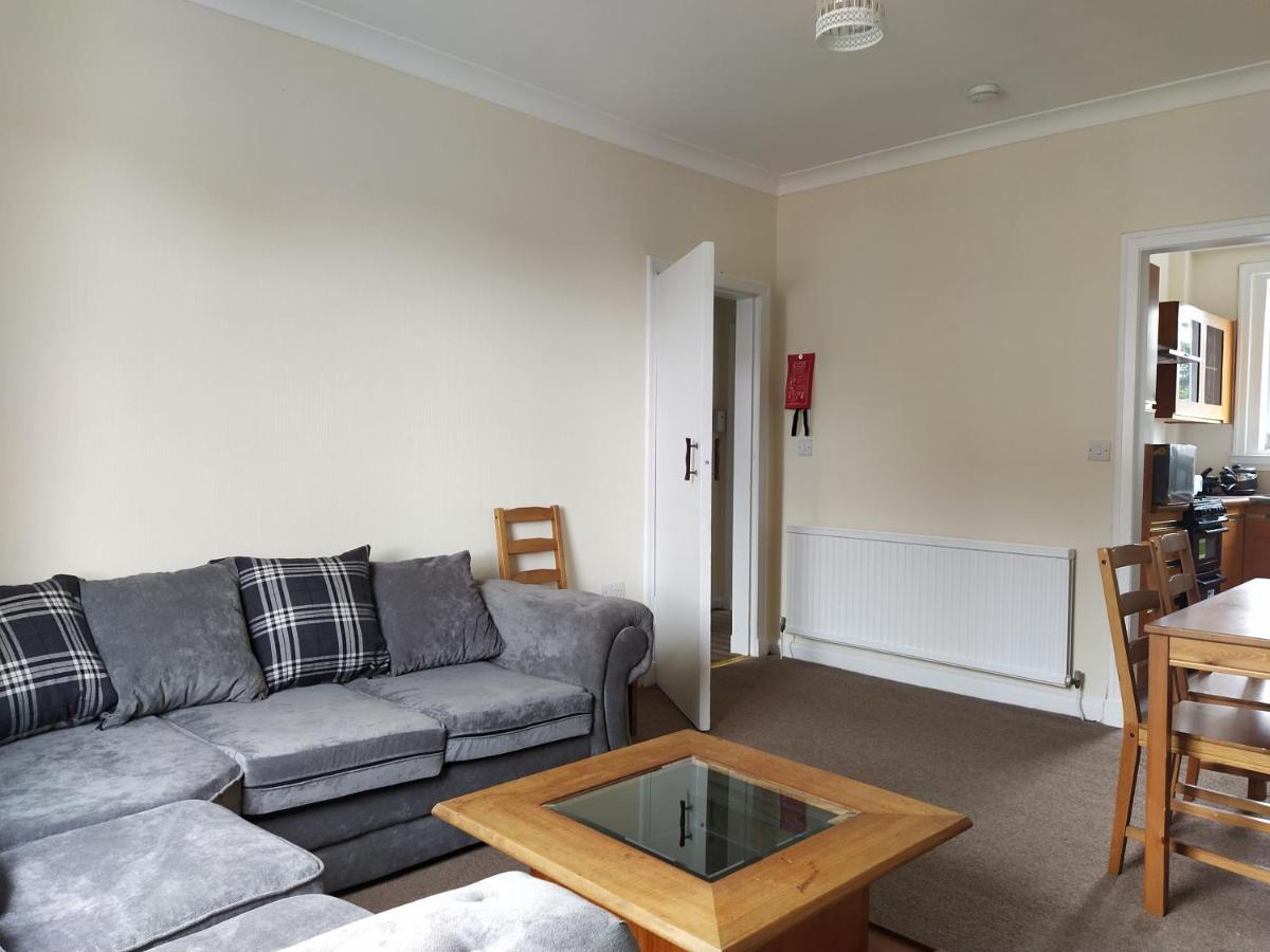 Self Catering 2 Bedroom Flat, Frequent Buses, 1-minute Walk To Bus Stop, 20 Minutes To City Center Édimbourg